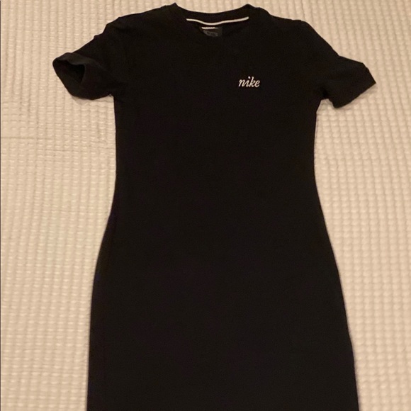 Brand new woman’s short sleeve Nike mid-dress